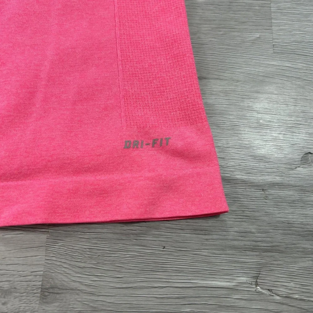 Nike Dri-FIT Running Shirt Mens Small Pink Short Sleeve Training Top 589640-646